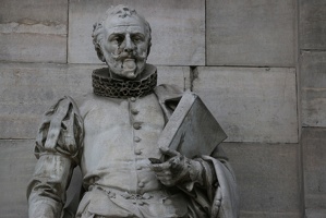 Cervantes outside Biblioteca Nacional